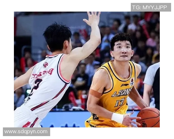 广厦队与吉林队激战正酣篮球赛精彩瞬间回顾与分析